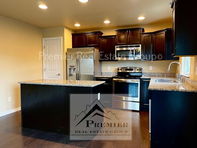 Building Photo - 6118 Journey Dr