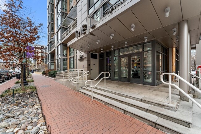 Building Photo - 440 L St NW