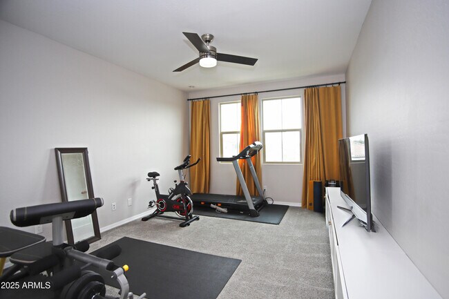 Building Photo - 947 E Ladbroke Way