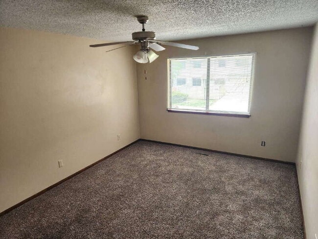 Building Photo - 926 Breezewood Cir