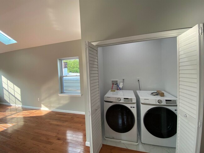 Building Photo - 176 Avenue F