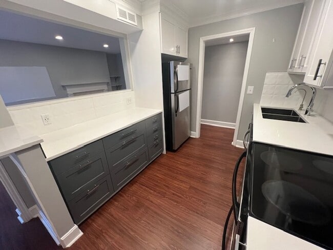 Building Photo - Spacious 2-bedroom, 2-bath condominium offering