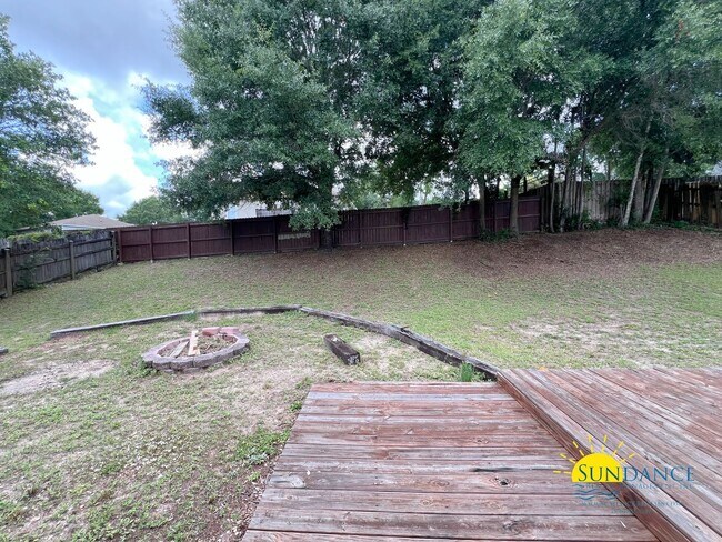 Building Photo - Charming 3-Bedroom Home in Ridge Crest Sub...