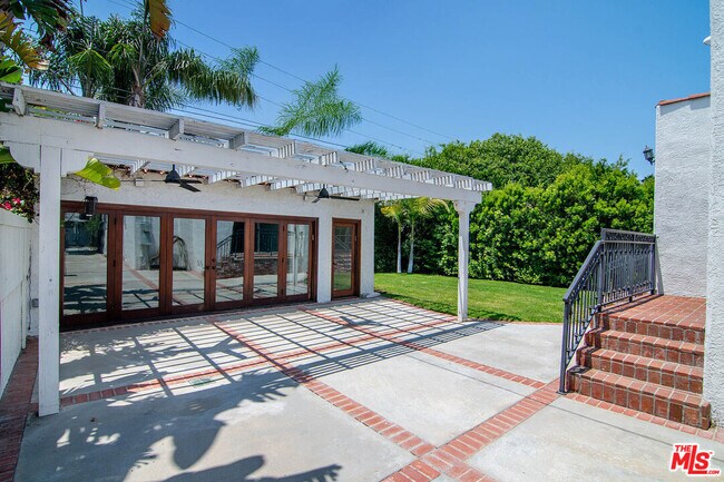 Building Photo - 133 N Alta Vista Blvd