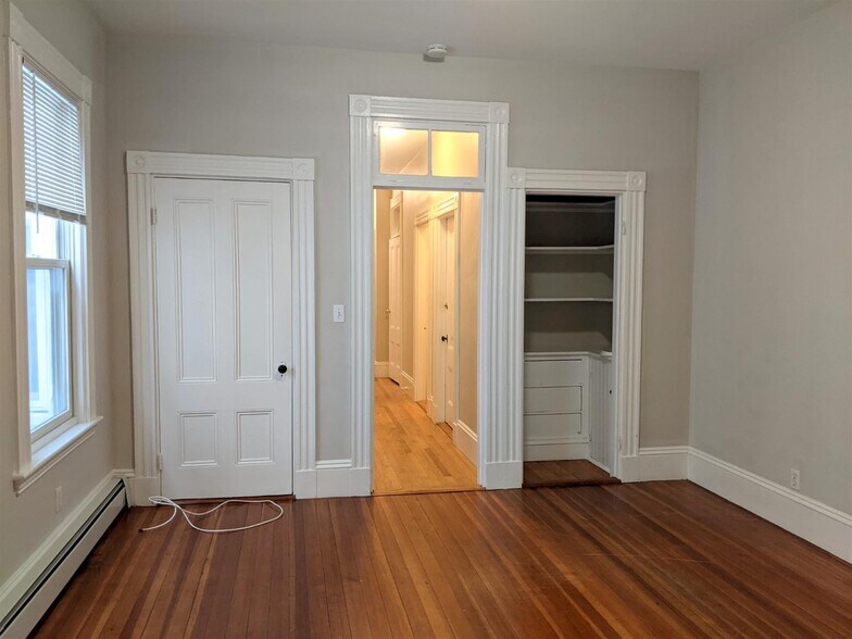 Building Photo - 16 Park Ave