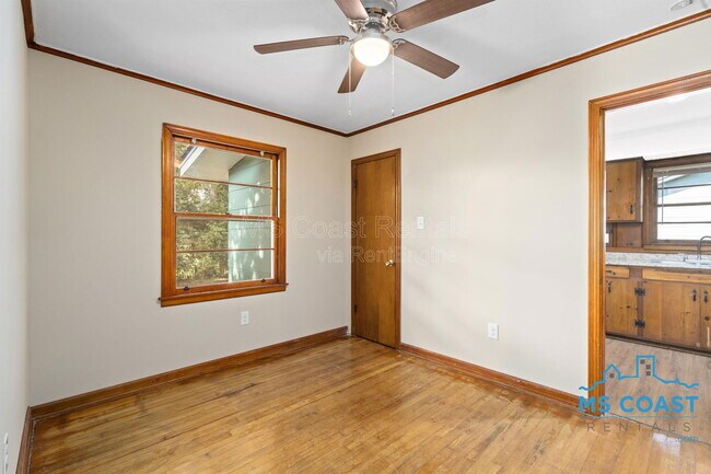 Building Photo - 2050 North Dr