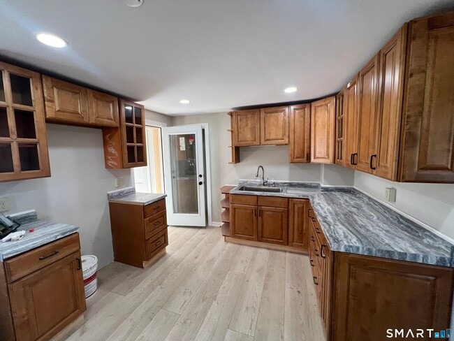 Building Photo - 93 White Rock Dr