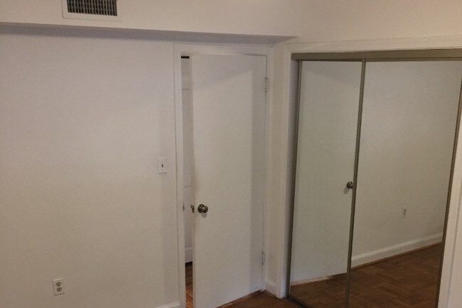 bedroom door - 3829 Davis Pl NW