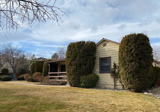 Building Photo - Beautiful Home in Old Southwest Reno w/Large Backyard