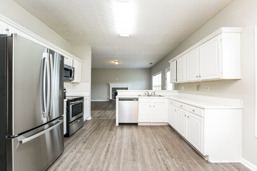 Building Photo - 2307 Santa Anna Ct SE