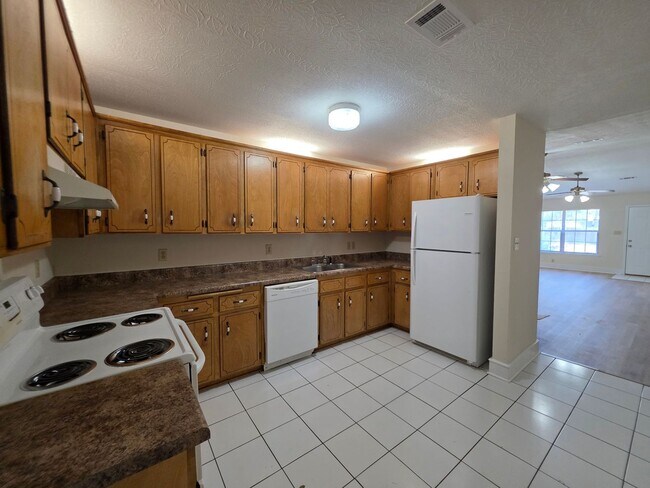 Building Photo - 916 Rentz Ave