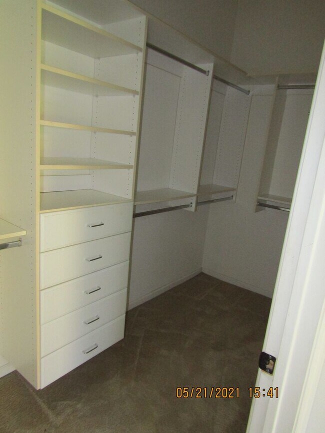 Building Photo - Centrally Located Single Story Home in Traditions