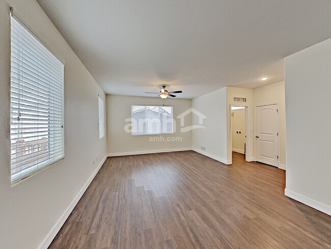 Building Photo - 4473 Crestone Peak St