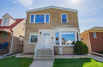 Building Photo - 3447 N Pacific Ave