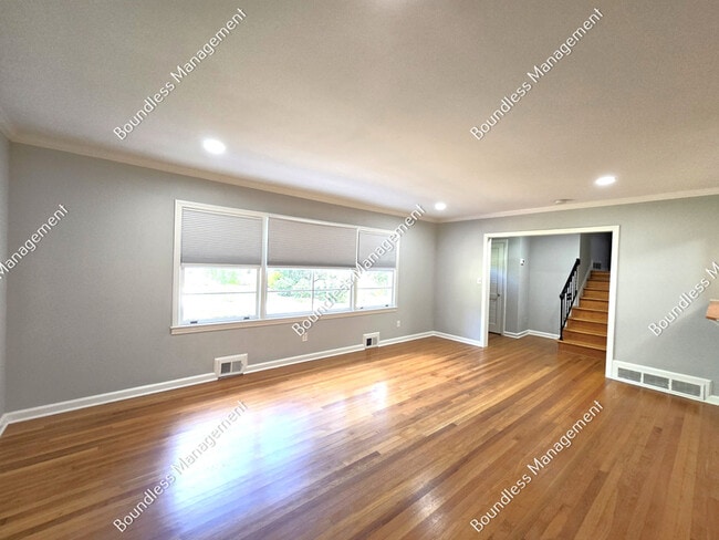Building Photo - 2233 Leafmore Dr