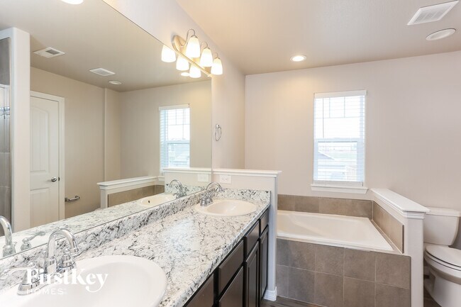 Building Photo - 11145 Rockcastle Dr