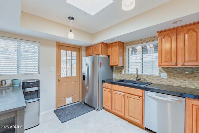 Building Photo - 6515 N 12th Pl