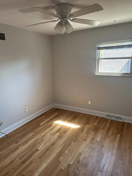 Building Photo - 4865 Dierker Rd