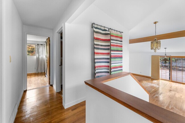 Building Photo - Bellevue Eastgate Mid-Century Modern