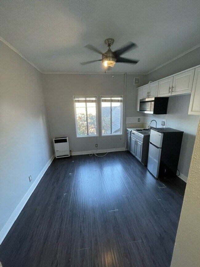 Interior Photo - 636 Chestnut Avenue