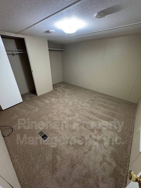 Building Photo - 3252 Balkan Dr