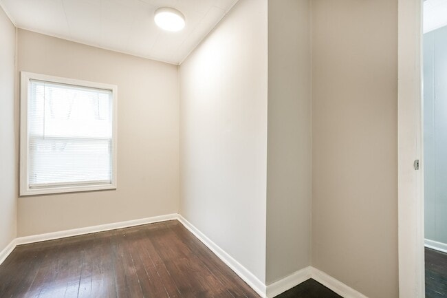 Building Photo - 226 E Fairview Ave