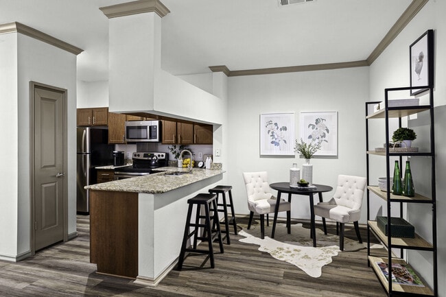 Building Photo - Mira Vista