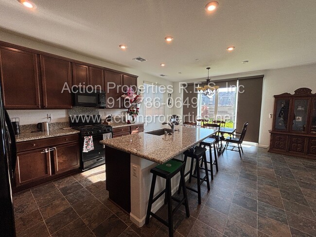 Building Photo - Beautiful Solar 5 Bedroom, West Park ,Cree...