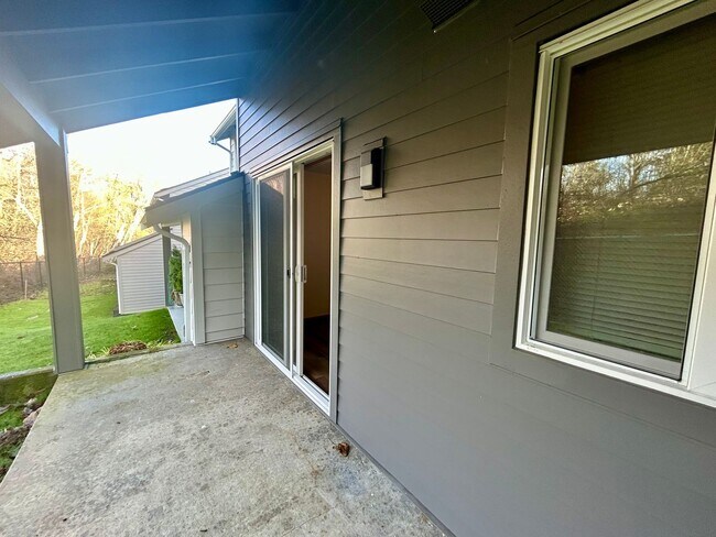 Building Photo - 4241 Wintergreen Ln