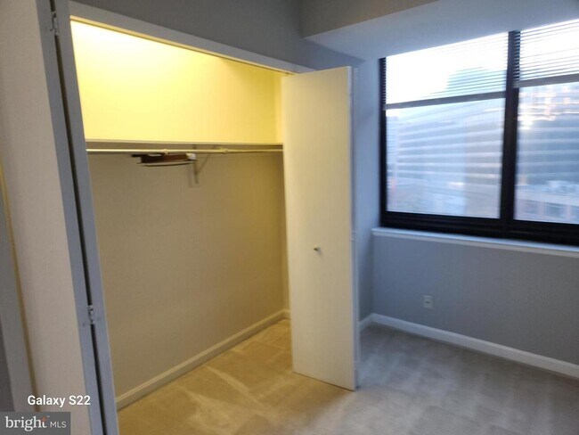 Building Photo - 1805 Crystal Dr