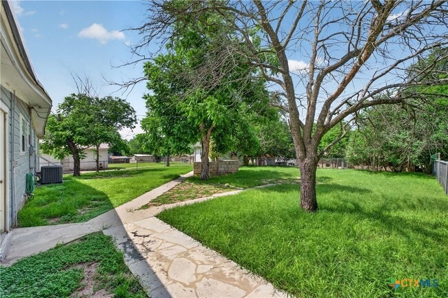 Building Photo - 14 Steele St