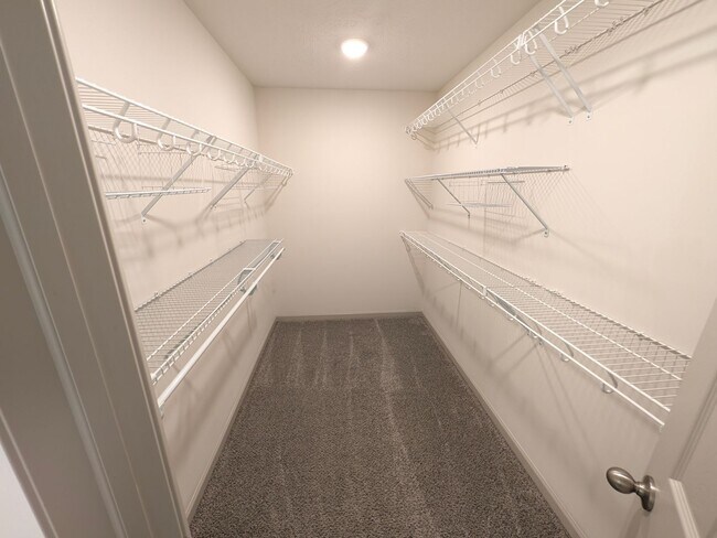 Building Photo - 5011 Clearwater Dr