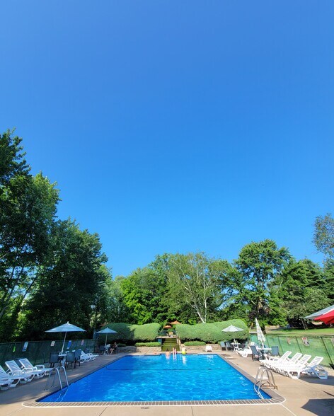 Building Photo - 17 Stony Brook Dr