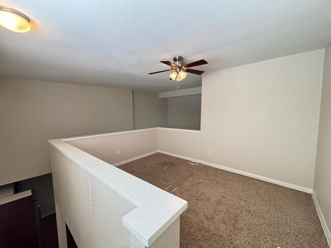 Building Photo - Beautiful 2 Bedroom 2 Bathroom Home in Woodland Hills