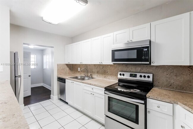 Building Photo - 1315 NE 203rd St