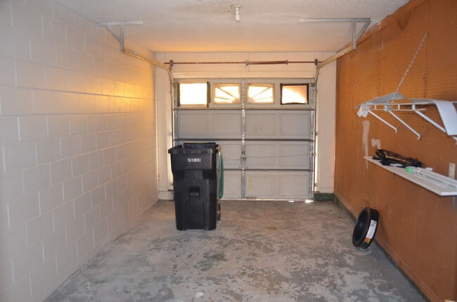 Building Photo - 1316 Holly Springs Cir