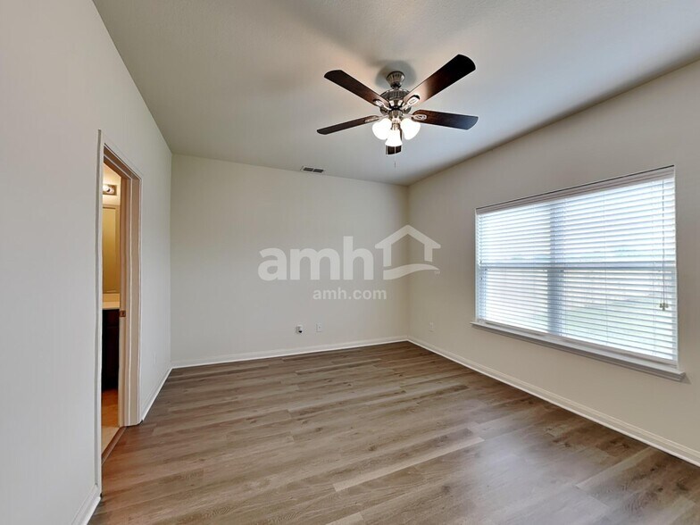 Building Photo - 9055 Lone Cypress Dr