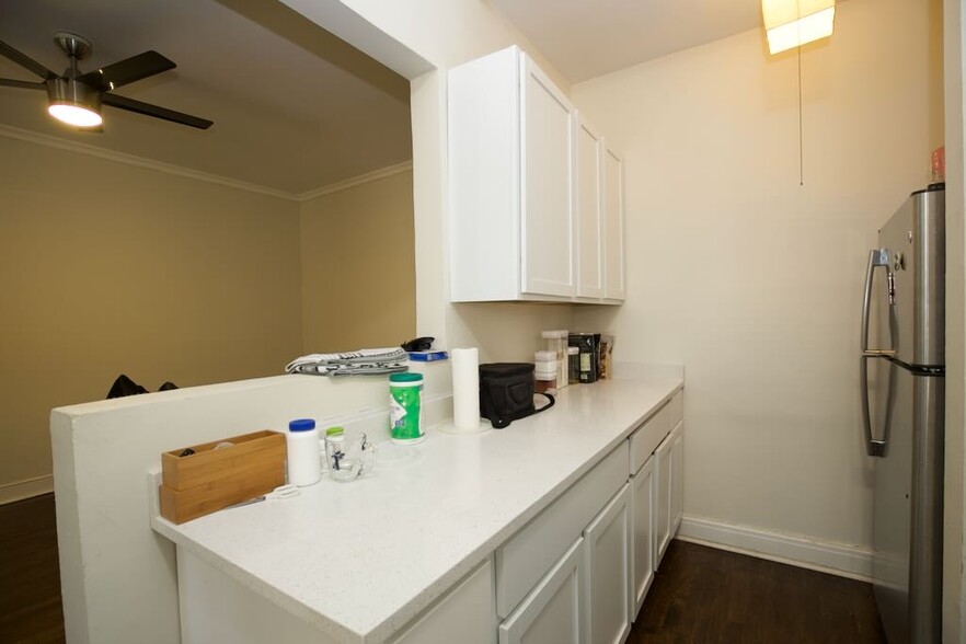 Building Photo - 945 Judson Ave