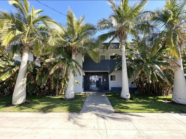 Building Photo - Chadron Apartments