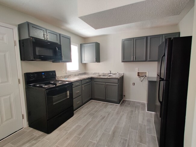 Building Photo - 2 Bedroom Near Downtown Charlotte