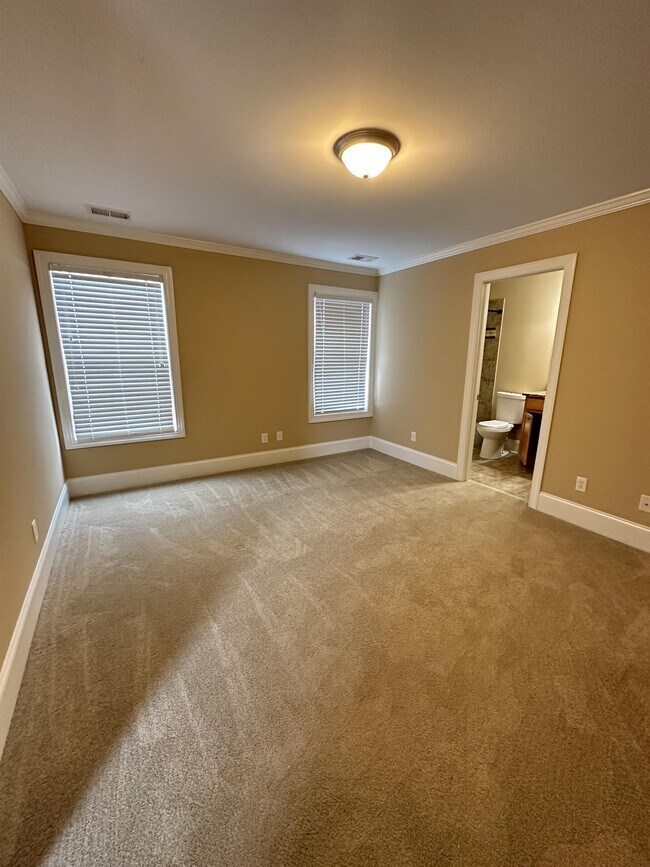 Building Photo - 407 Reserve Way