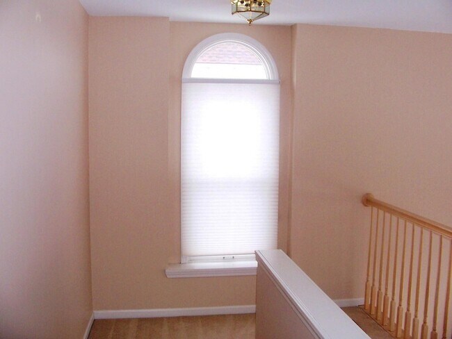 Building Photo - 45866 Fountain View Dr