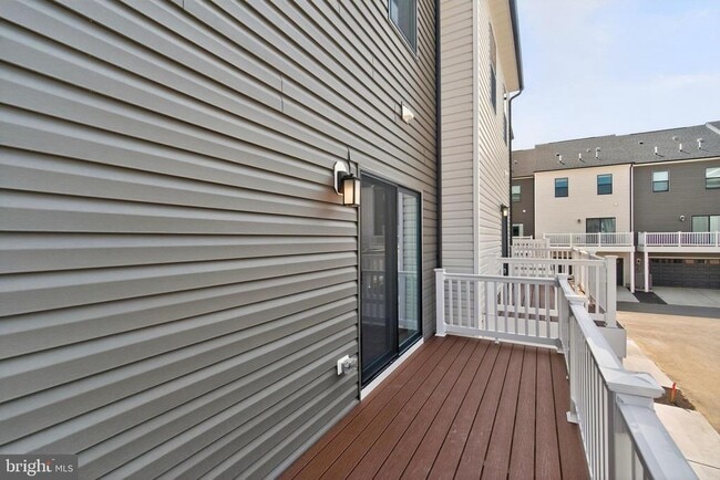 Building Photo - 5225 Manor Park Dr