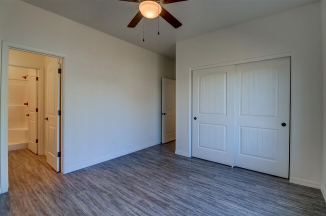 Building Photo - 8346 Florentine Rd