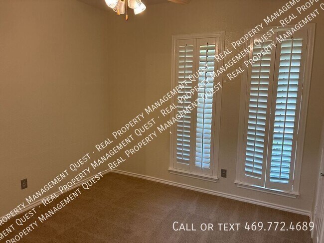 Building Photo - 410 Peacock Cir