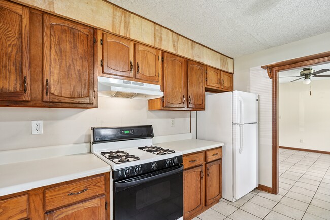 Building Photo - 2804 Briar Hill Ln SE