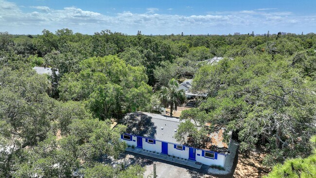 Building Photo - A Truly Charming Find! Discover this stunning 1-bedroom, 1-bath duplex in the highly sought-after...