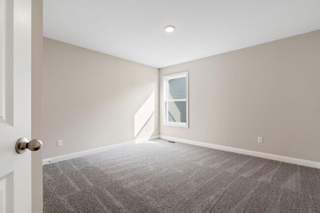 Building Photo - 916 Camden Ct