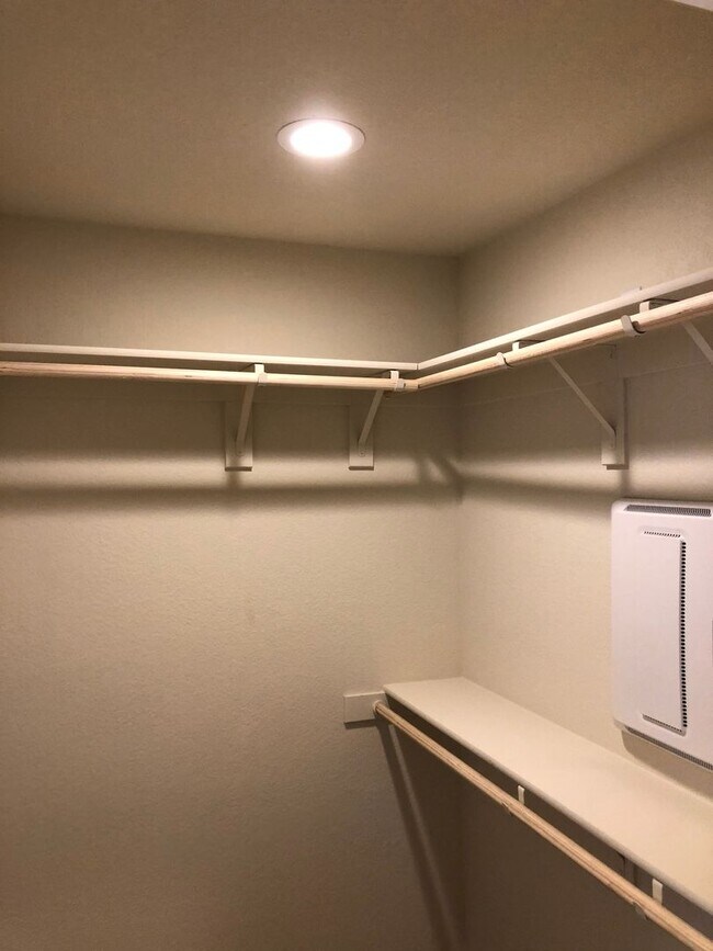 Building Photo - Modesto 3 Bedroom 2.5 Bath Newer Construction
