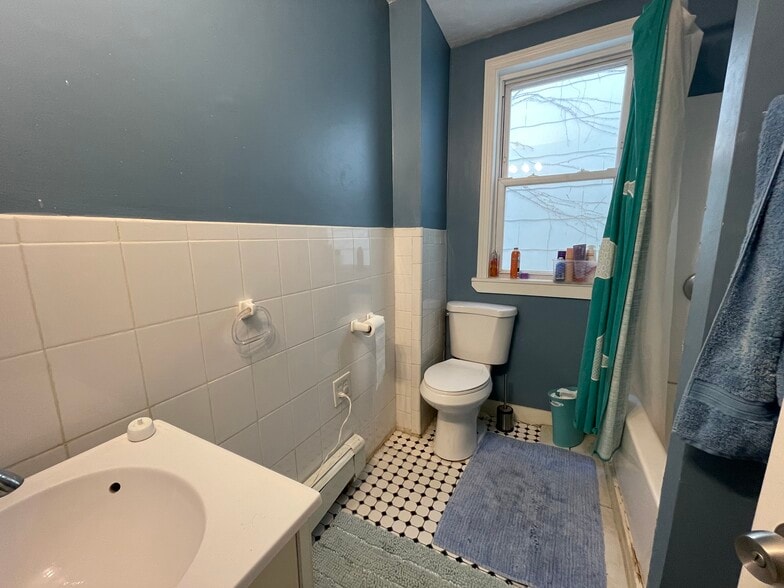 Building Photo - 158 Western Ave